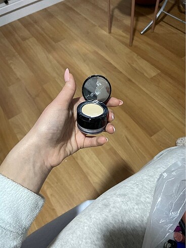 Pastel Conceler highlighter