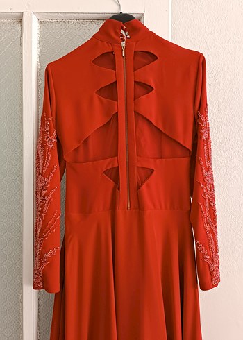 Uzun Kırmızı Nakışlı Henna Elbise - Görsel 5