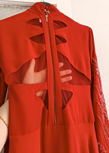 Uzun Kırmızı Nakışlı Henna Elbise - Görsel 6