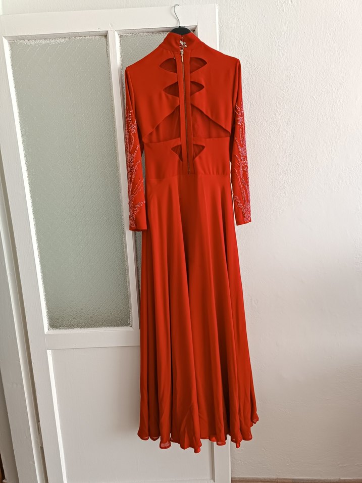 Uzun Kırmızı Nakışlı Henna Elbise - Görsel 4