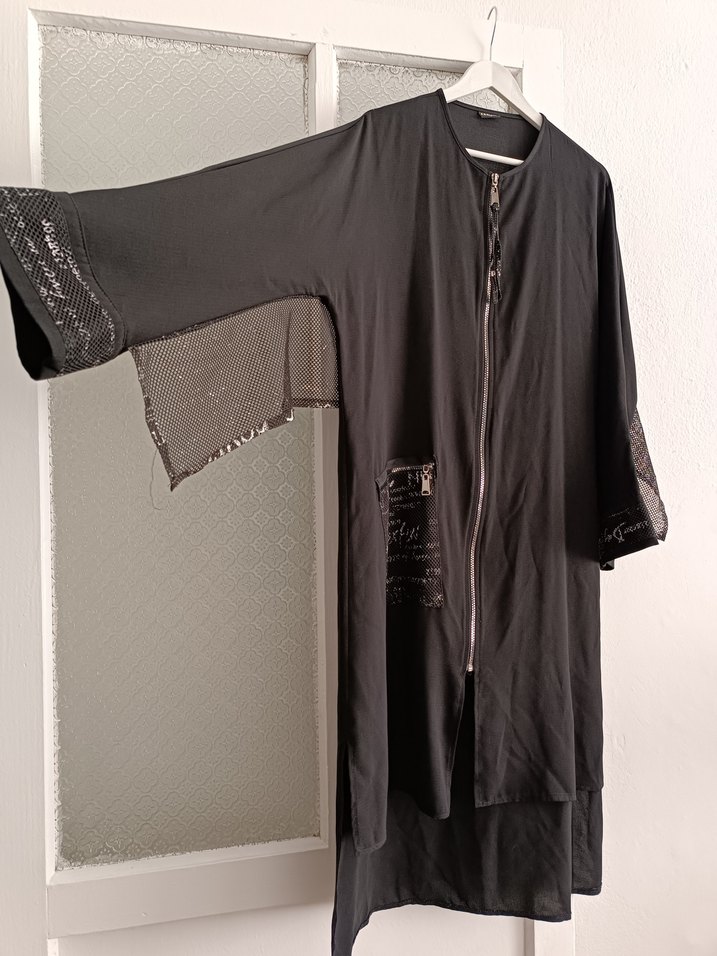 Uzun Kollu Siyah Nakışlı Gotik Kadın Robası - Görsel 3