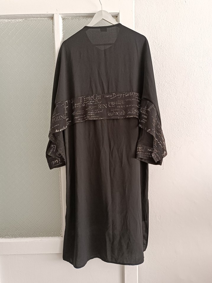 Uzun Kollu Siyah Nakışlı Gotik Kadın Robası - Görsel 5