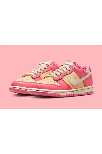 Nike Nike Dunk Low Strawberry