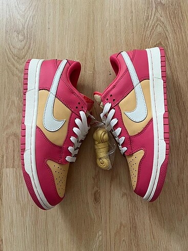 Nike Dunk Low Strawberry