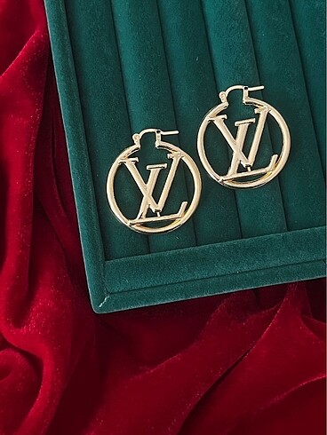 Louis Vuitton Orta Boy Küpe
