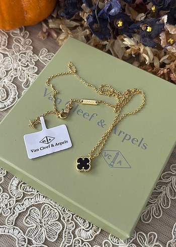 Van Cleef & Arpels Mini Boy Kolye