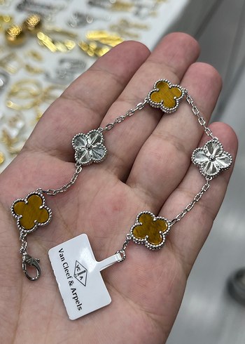 Van Cleef & Arpels ürünü