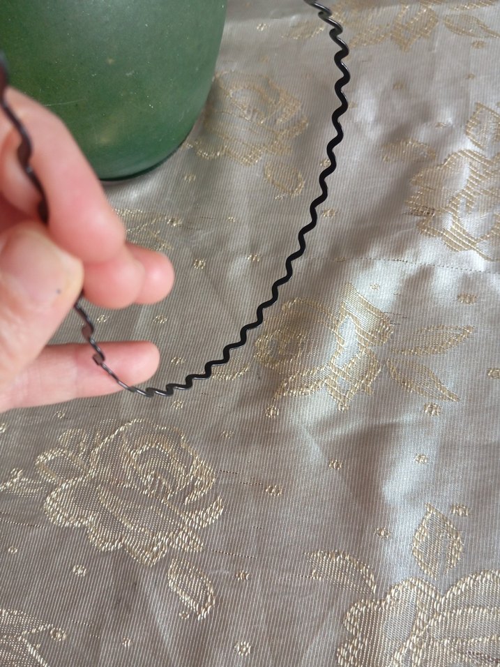 Siyah Dalgalı taç - Görsel 4