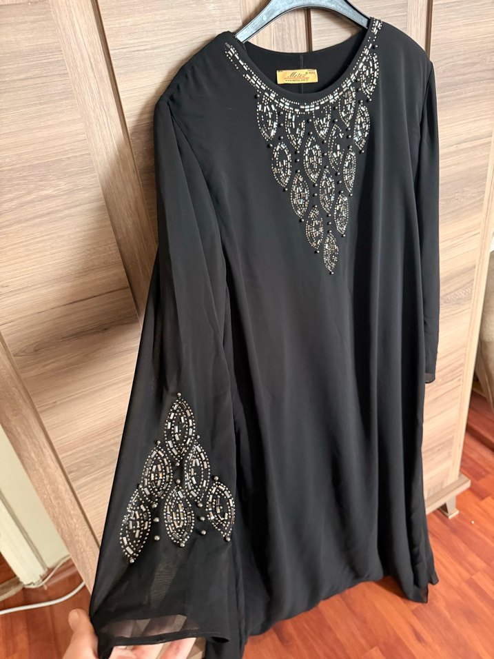 Nakış Detaylı Siyah Uzun tesettür Elbise - Görsel 4