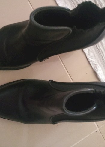 Siyah Tokalı Deri Topuklu Kadın Botu - Görsel 2