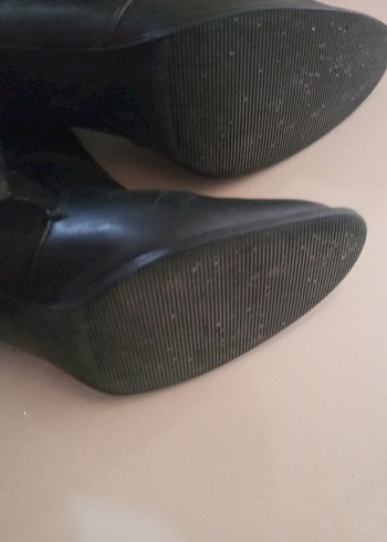 Siyah Tokalı Deri Topuklu Kadın Botu - Görsel 4