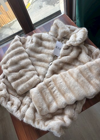 Bej Zebra Desenli Kısa Kadın Suni Kürk - Görsel 3