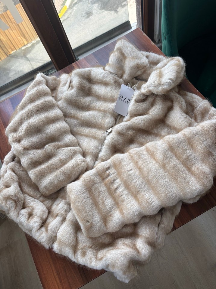 Bej Zebra Desenli Kısa Kadın Suni Kürk - Görsel 3