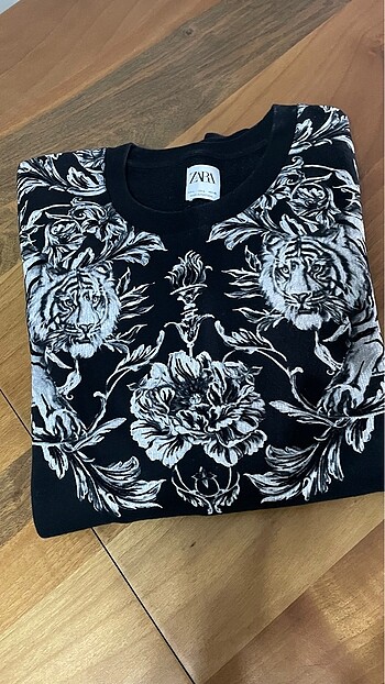Zara sweatshirt