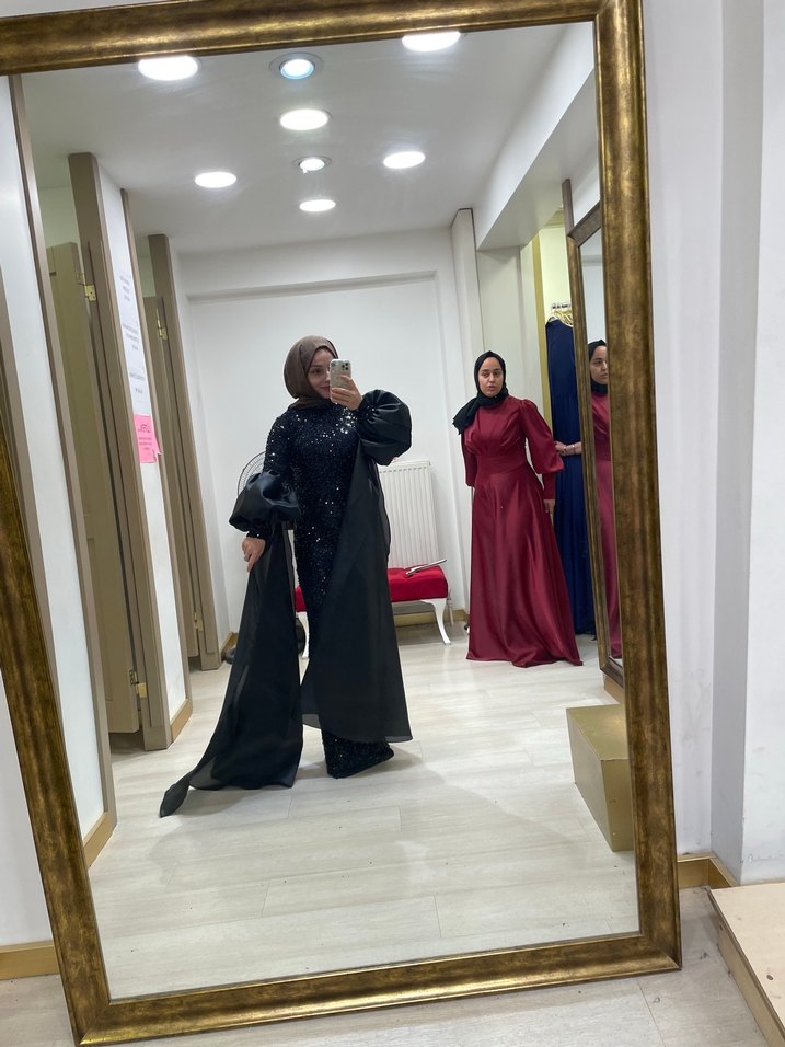 Siyah Parlak Drapeli Uzun Tesettür Elbise - Görsel 2