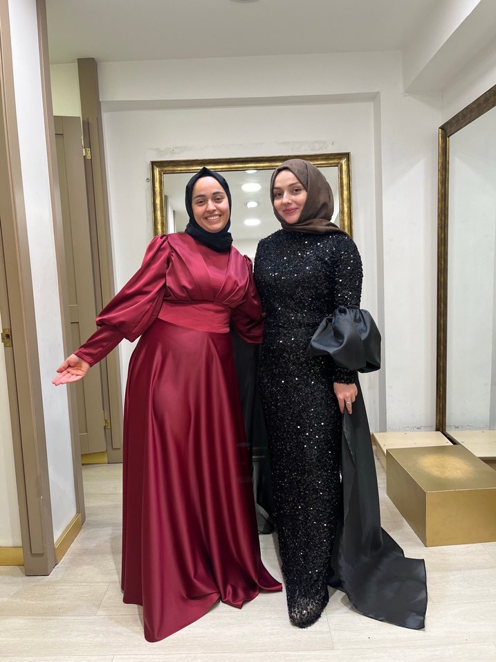 Siyah Parlak Drapeli Uzun Tesettür Elbise - Görsel 3