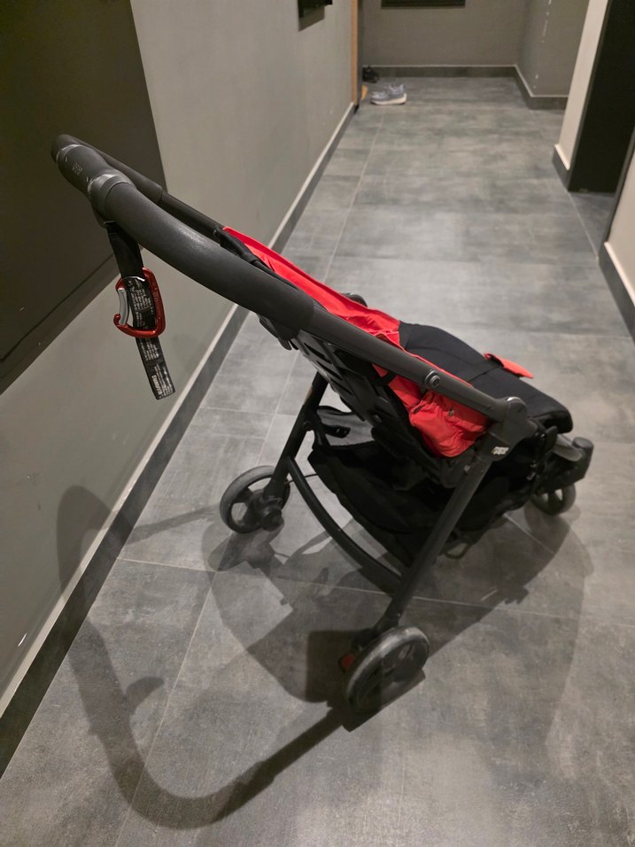 Kırmızı Siyah Bebek Arabası - Görsel 3