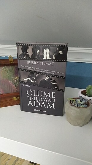 Ölüme fısıldayan adam kitap