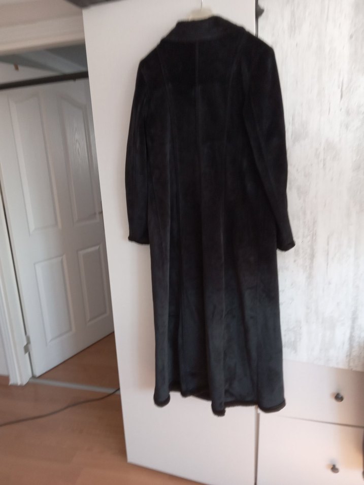 Siyah Nakışlı Süet Kadın Uzun Kaban - Görsel 4