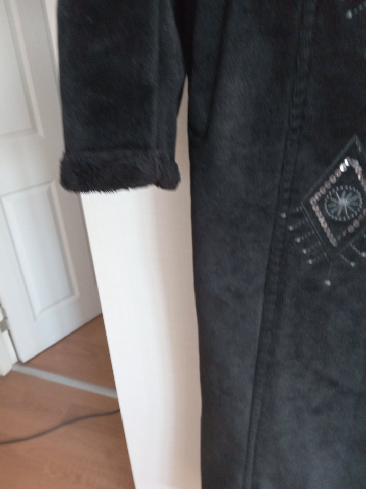 Siyah Nakışlı Süet Kadın Uzun Kaban - Görsel 3