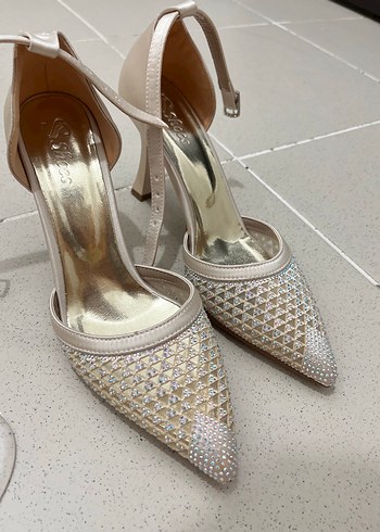 Beyaz Pul Detaylı Stiletto Topuklu Kadın Ayakkabı
