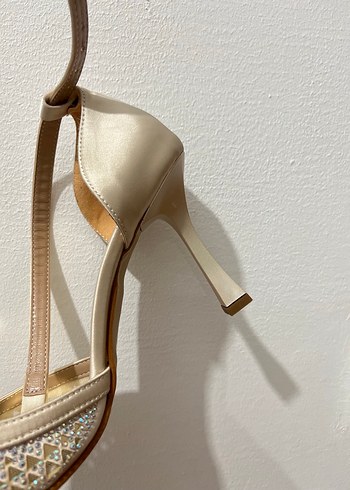 Diğer Beyaz Pul Detaylı Stiletto Topuklu Kadın Ayakkabı