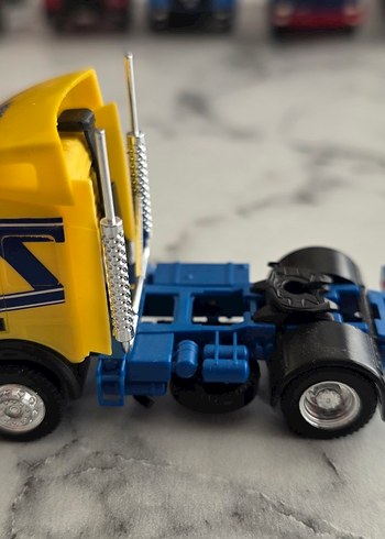 Mercedes 1/87 ölçek tır kafası