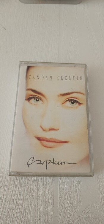 Candan Erçetin boş kaset kabı