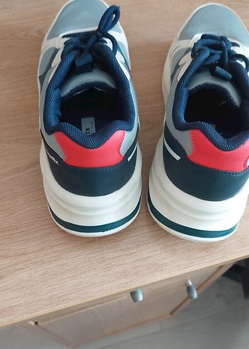 Gri Beyaz Bağcıklı Spor Ayakkabı - Görsel 4