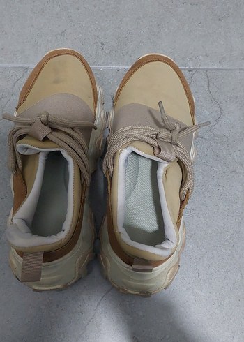 Bej Süet Dolgu Topuklu Kadın Spor Ayakkabı - Görsel 2