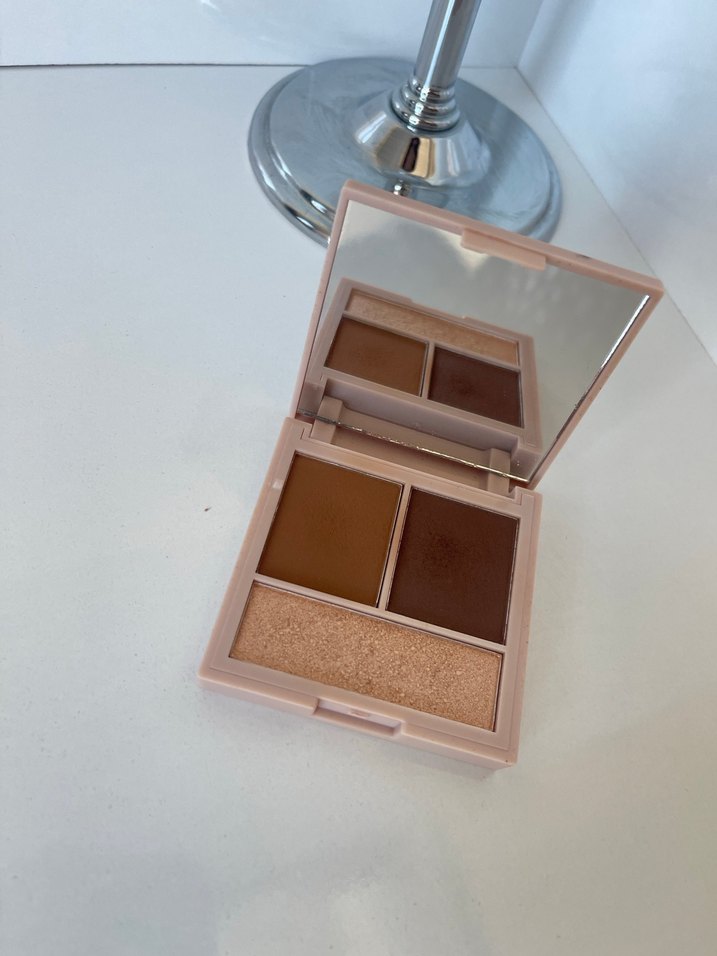 REVOLUTION kontür paleti highlighter - Görsel 2