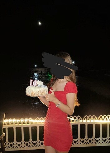 Mini kırmızı elbise