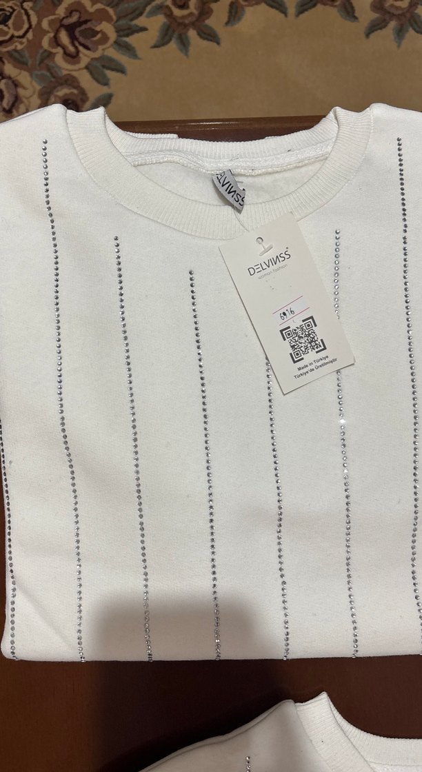 Beyaz Çizgili Kadın Sweatshirt - Görsel 4