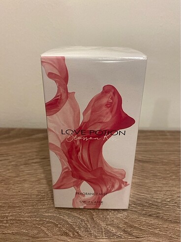 Oriflame Love Potion Blossom Kiss Vücut Misti