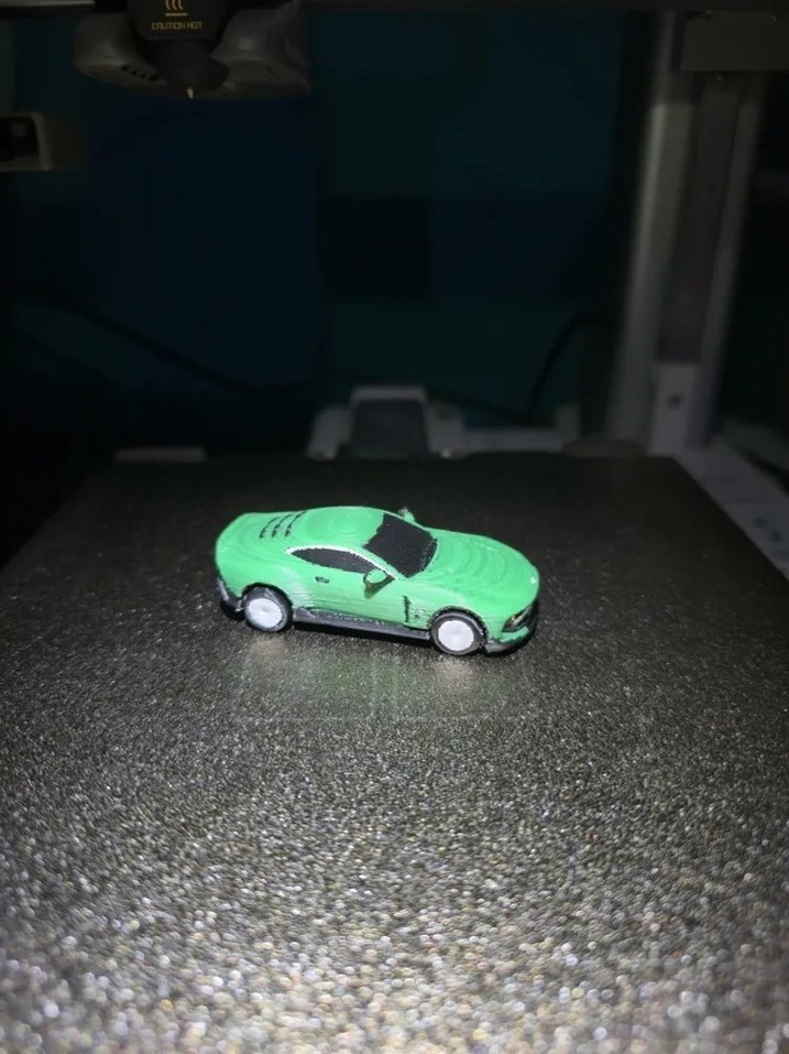 3d Baskı Aston Martin Valour model anahtarlık - Görsel 3