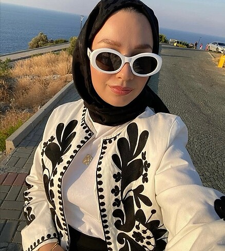 Diğer Moda Aksa nakışlı ceket