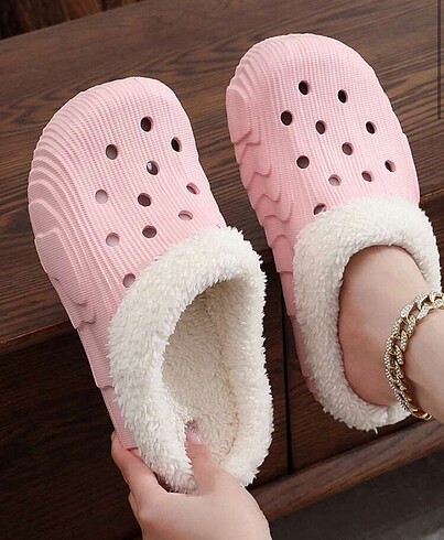 Pembe Peluş Crocs Tarzı Kışlık