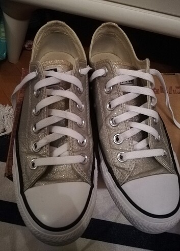 Convers kadın