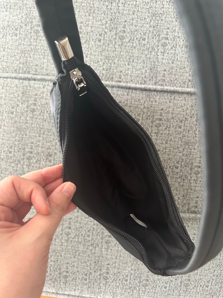 Siyah çanta - Görsel 2