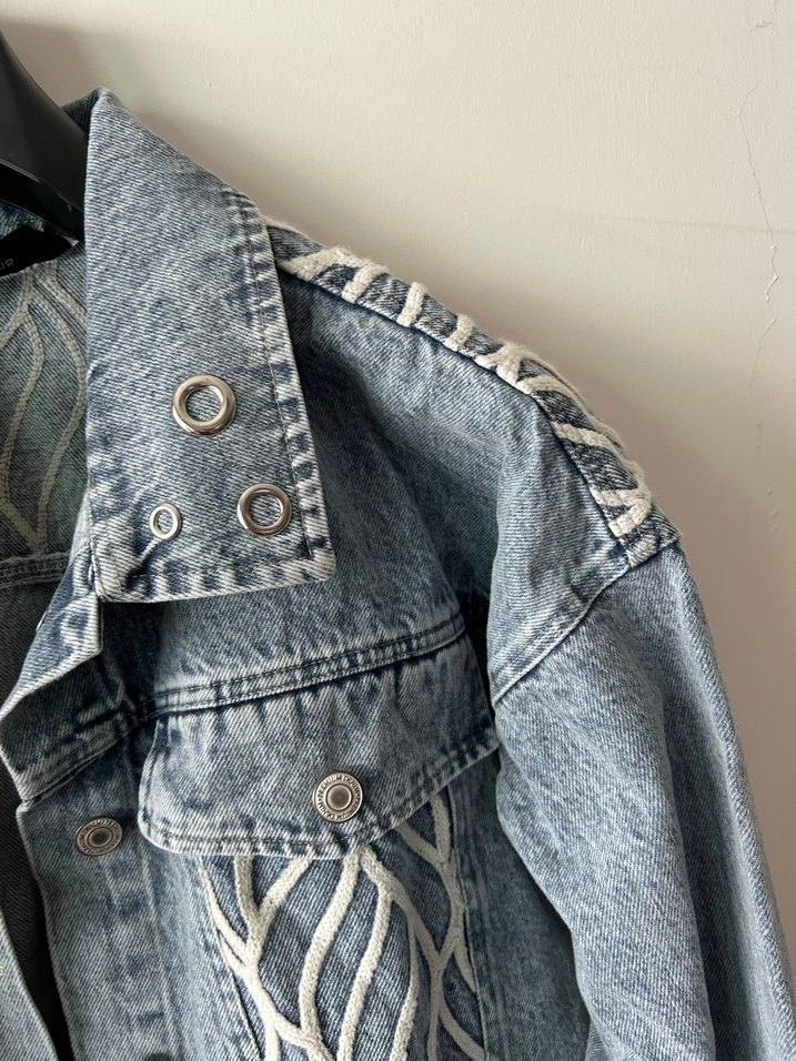 Nakışlı Düğmeli Kadın Kot Ceket - Görsel 3