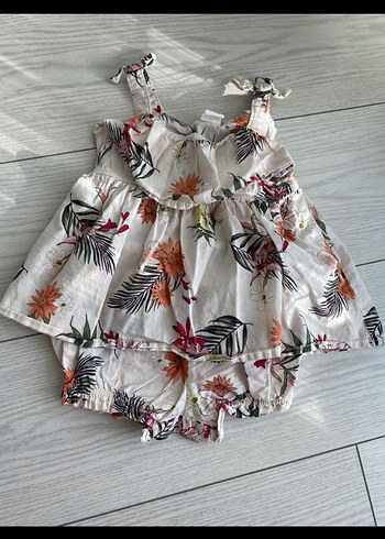 H&M Kız Çocuk Çiçekli Volanlı alt üst takım