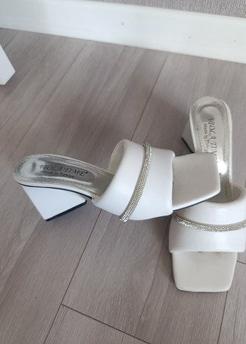 Beyaz Blok Topuklu Payetli Kadın Terlik - Görsel 6