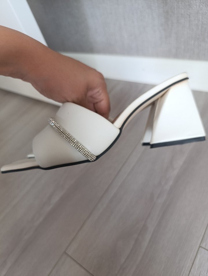 Beyaz Blok Topuklu Payetli Kadın Terlik - Görsel 4