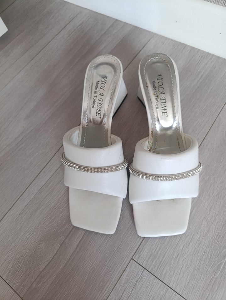 Beyaz Blok Topuklu Payetli Kadın Terlik - Görsel 2