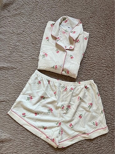Çiçekli pijama