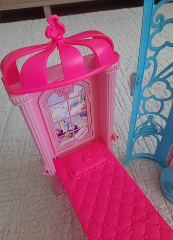 Barbie Barbie şato ve yatak