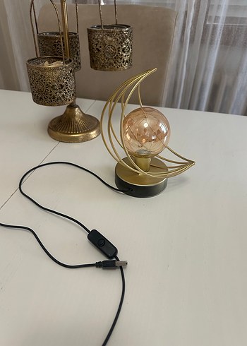 Altın Renkli Ay Figürlü Masa Lambası