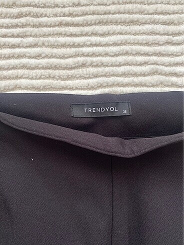 34 Beden siyah Renk Trendyolmilla pantolon