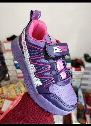 SPOR AYAKKABI MODELİ 