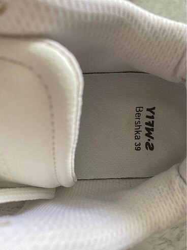 Bershka kalın tabanlı beyaz spor ayakkabı - Görsel 8